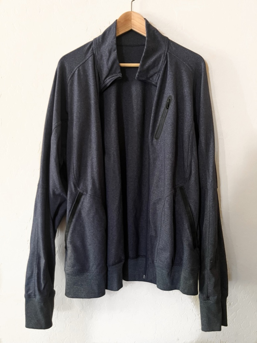Lululemon Men's Athletic Jacket size 2XL - Picture 2 of 4